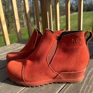 SOREL Women’s Evie Pull-On Suede Bootie.‎ Warp Red. Size 9 M US
